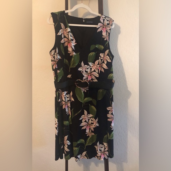 Tommy Hilfiger Dresses & Skirts - TOMMY HILFIGER TROPICAL FIT AND FLARE DRESS